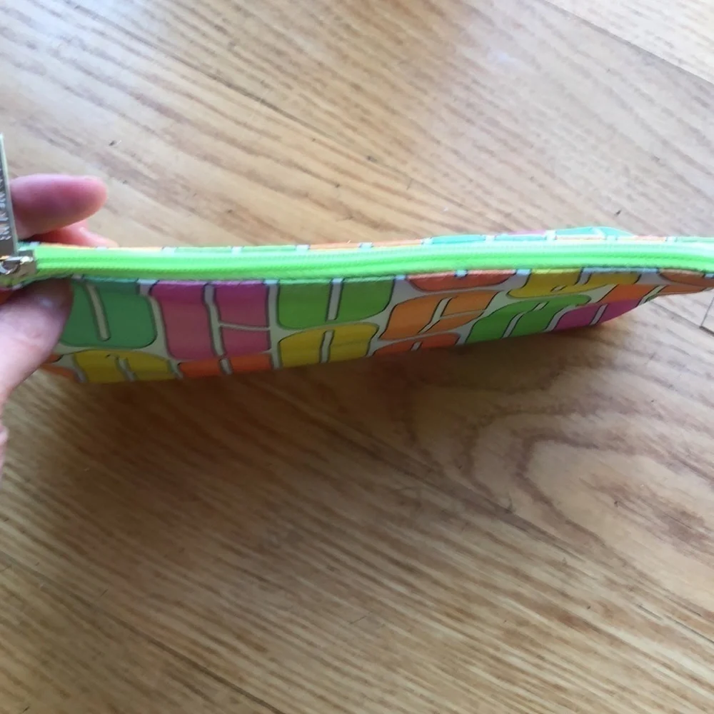 Clinique Pouch